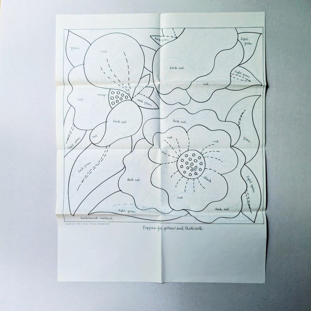 Vintage 1983 Leslie Linsley Poppy Pattern | Pillow Tablecloth Needlework Craft